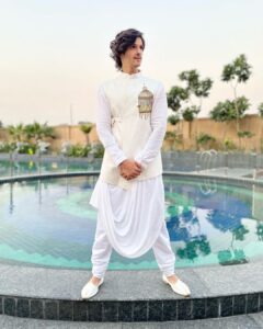 Rohan Mehra Instagram - People will stare 👀 Make it worth their while 🥰
.
.
.
Wearing @pankysoni