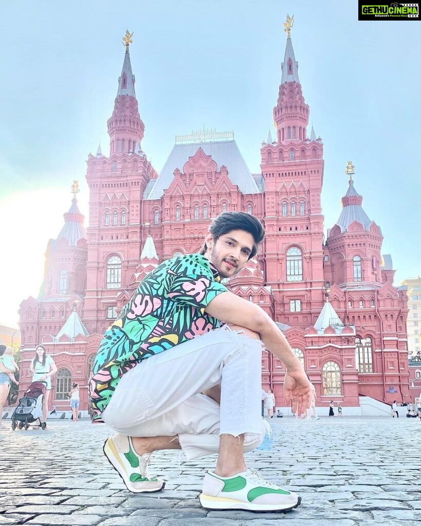 Rohan Mehra Instagram - Take me back into the time when I lost track of time! #majormissing #throwback #russia #moscow #kremlin #redsquare #rohanmehra Red Square, Moscow