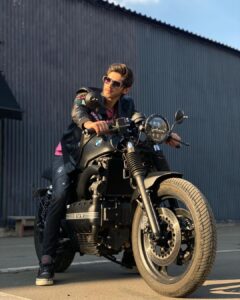 Rohan Mehra Instagram - Anyone can take you for a ride but I can take you to the paradise 🏍