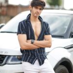 Rohan Mehra Instagram - Never bend your head. Always hold it high. Look the world straight in the eye 😎 . . . 📸 @prashantsamtani