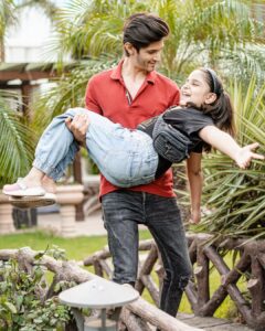 Rohan Mehra Instagram - Happiness is seeing you smile 😃❤️ @dramaqueennk 
#niecelove❤️ #rohanmehra #naishakhanna 
.
.
.
📸 @that_clicker
Edited by @haroon_ali15