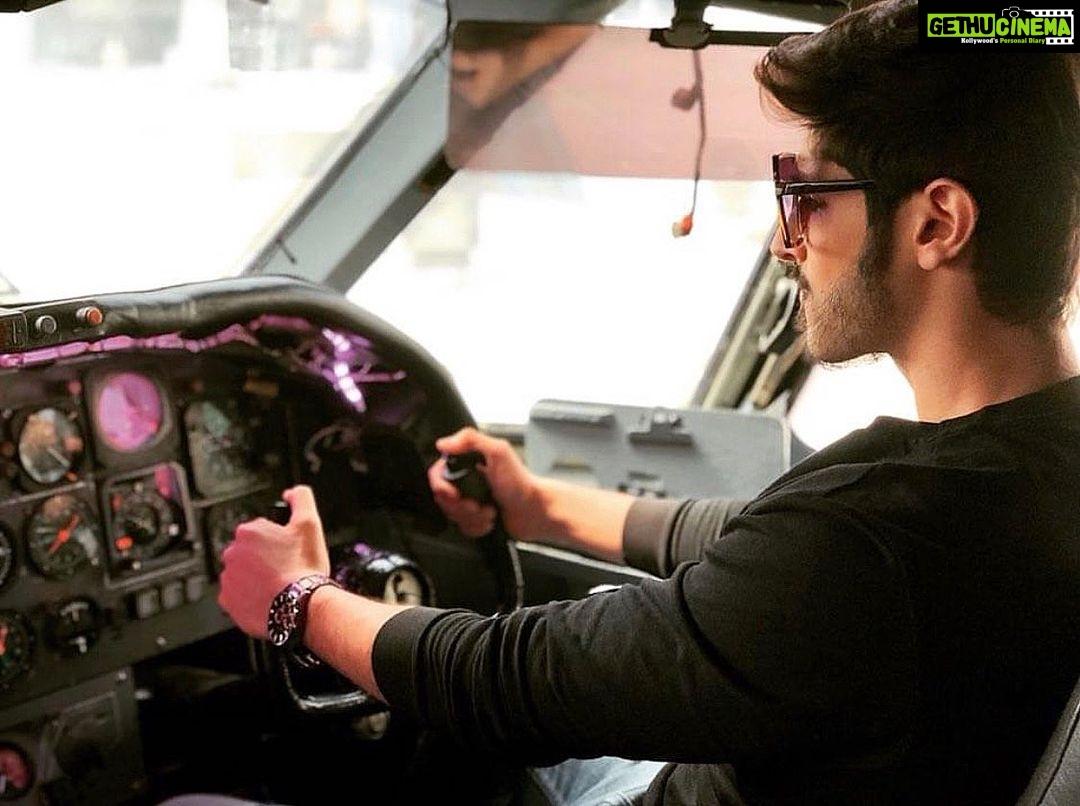 Rohan Mehra Instagram - The bad news is time flies ... The good news is you are the pilot 👨✈️ Good Morning Everyone 💫