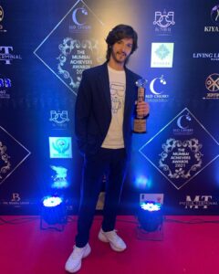 Rohan Mehra Instagram - Truly honoured to receive the Mumbai Achievers Award for being the Style Icon🏆.Thanking each one of you for your love and support!