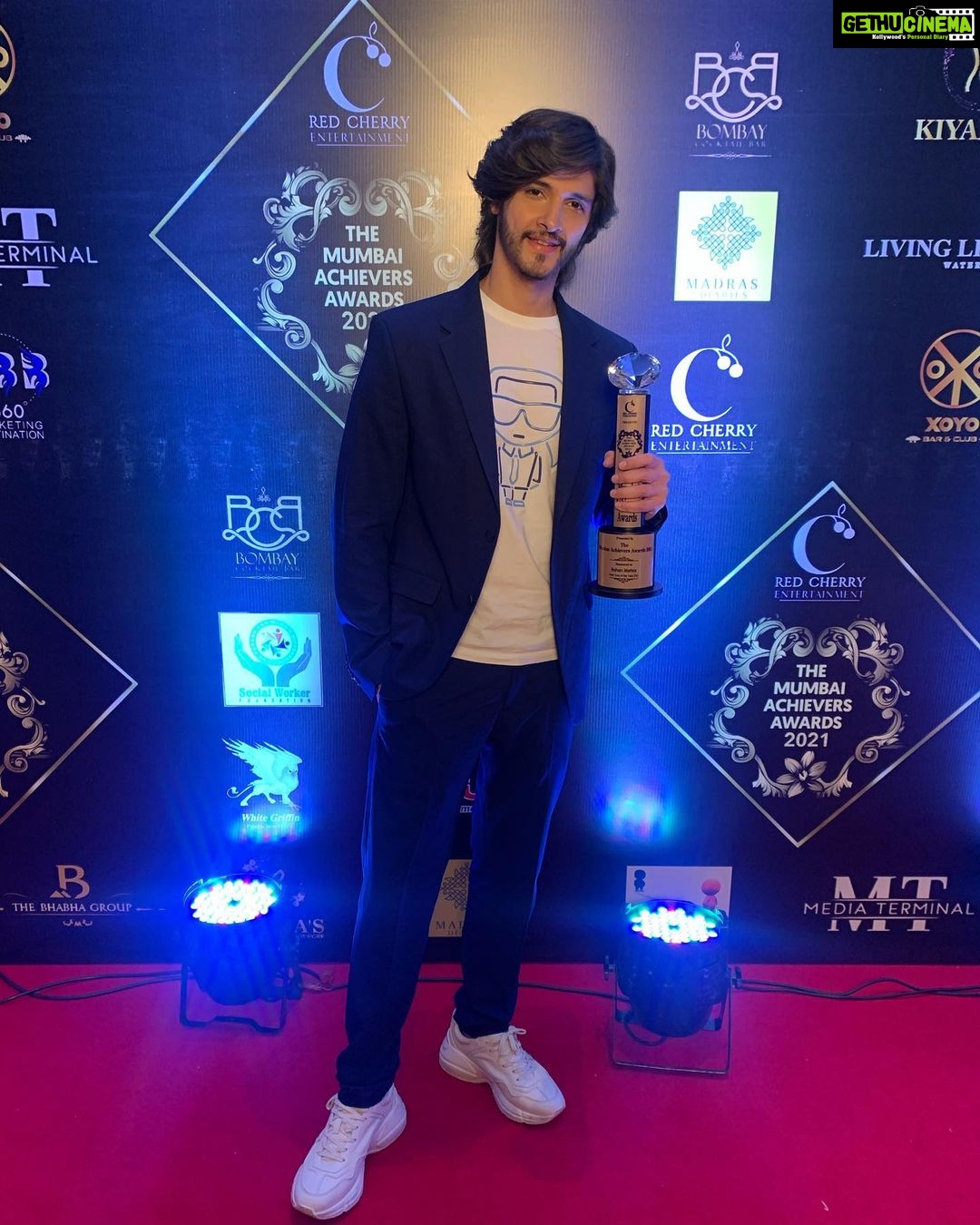 Rohan Mehra - 87.8K Likes - Truly honoured to receive the Mumbai Achievers Award for being the Style Icon🏆.Thanking each one of you for your love and support!