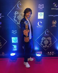 Rohan Mehra Instagram - Truly honoured to receive the Mumbai Achievers Award for being the Style Icon🏆.Thanking each one of you for your love and support!