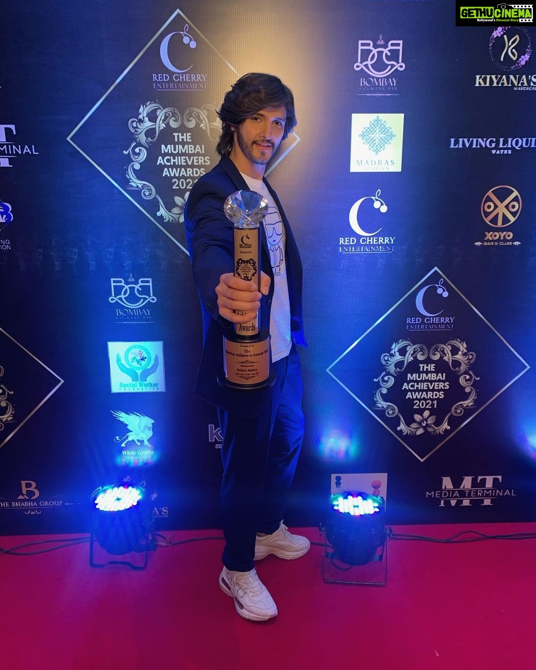 Rohan Mehra - 87.8K Likes - Truly honoured to receive the Mumbai Achievers Award for being the Style Icon🏆.Thanking each one of you for your love and support!