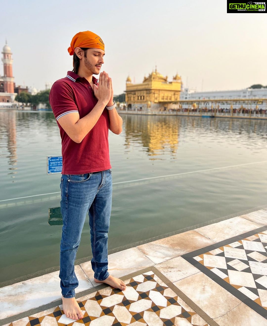 Rohan Mehra Instagram - Wishing you all a very Happy Gurpurab 🙏 Have a blessed day 😇 #satnamwaheguruੴ #happygurupurab