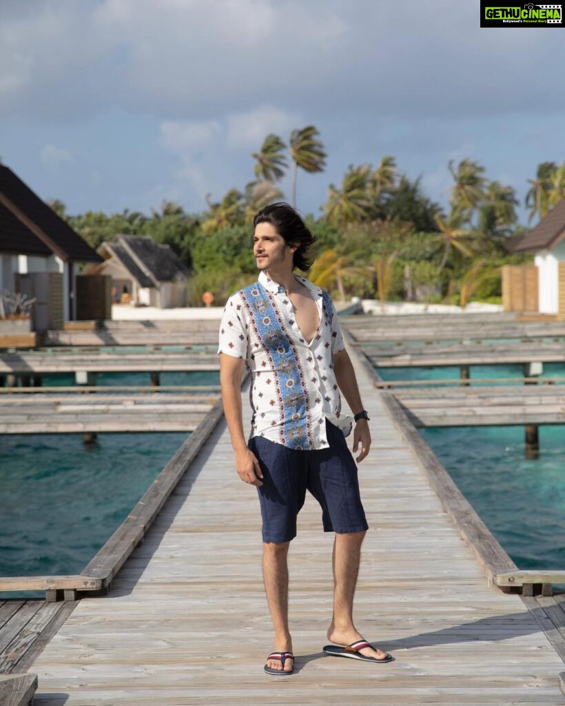 Rohan Mehra Instagram - Villa over the water ✅ Beach outfit ✅ Shades of blue & green palm trees ✅ Perfect island vacay 🌴 . . . @fushifaru @wanderxo_ #fushifaru #fushifarumaldives #feelingfantastic #chicboutique #Funinthesun #maldives Fushifaru Maldives