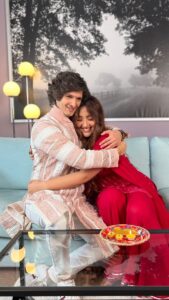 Rohan Mehra Instagram - Post Rakhi scenes like🥲 @ashnoorkaur Behna ne loot liya, but haq banta hai🤪😂🤍
All the brothers out there, relatable much?
.
.
.
#Rakhi #Rakshabandhan #brosis #siblings #fun #funnyreels
