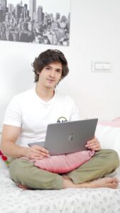 Rohan Mehra Instagram - My new go-to show for pumping up my spirit is none other than #ShoorveerOnHotstar . Bahot time baad aise ek dil ko chu lene wala show dekha. Kya jazba hai yaar humare armed forces ka! Chills! Creating a concept of getting all 3 forces together and nailing it the way they have done with Shoorveer surely deservers a round of applause. Big shout out to the creators for showcasing the aerial combats with such authenticity!! Congratulations team! You’ll have won our hearts for sure!!
.
 Go check out how a wild card can turn into a trump card like I said only on @disneyplushotstar

@reginaacassandraa @armaanralhan @aadilkhanitis @makaranddeshpandeofficial @chaudhari_manish 

#AD