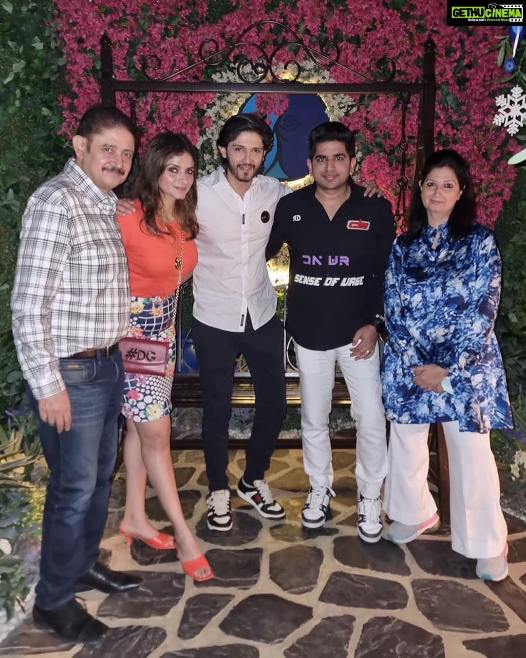 Rohan Mehra Instagram - Family ❤️ Where life begins and love never ends 🤗 OPA KIPOS