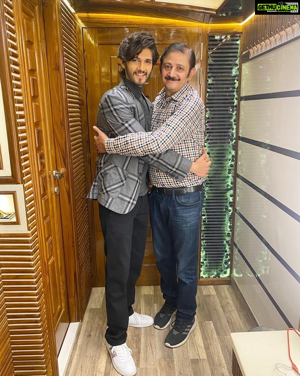 Rohan Mehra Instagram - HAPPY BIRTHDAY DAD π. GOD BLESS YOU ALWAYS π. YOU ARE ALWAYS READY TO SACRIFICE YOUR HAPPINESS JUST TO PUT A SMILE ON MY FACE π₯°. MAY HAPPINESS AND JOY FOREVER REIGN IN YOUR HEART OF GOLD β€οΈ. @ravinder_mehra4747 βοΈπ§Ώ