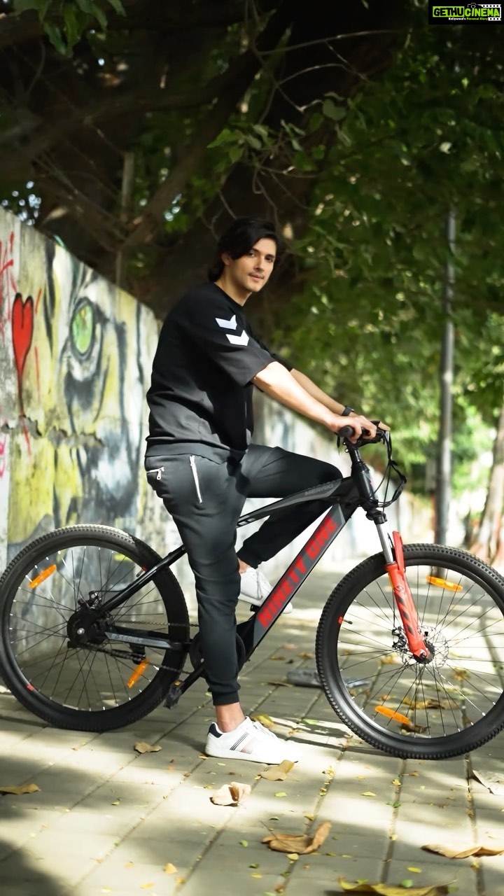 Rohan Mehra - 24.3K Likes - I’m in love with my E-Bike Meraki ❤️ Get yours now from outdoors91.com and use my code ROHAN91 to get a lot of free accessories 🔥
#clan91 #91ForTheWin #tistmedia