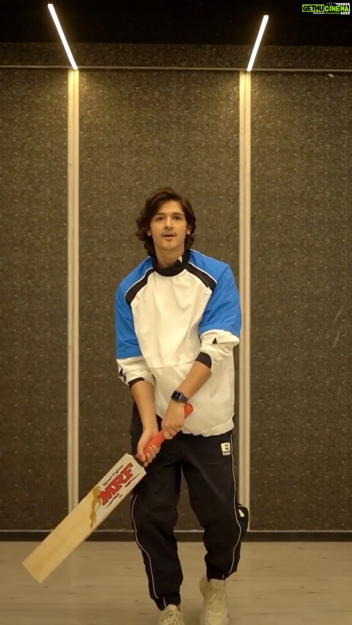 Rohan Mehra - 32K Likes - Are you as excited as I am to know about the Gully Cricket? If you are, then why are you still here? Go and participate in this amazing #MojGullyCricket campaign by @mojindia, all you have to do is upload your amazing gully cricket moments and stand a chance to win a signed bat and ball by @yuzi_chahal23 and 1 lac cash prize and much more.
Toh jaldi se participate karo aur rewards jeeto.