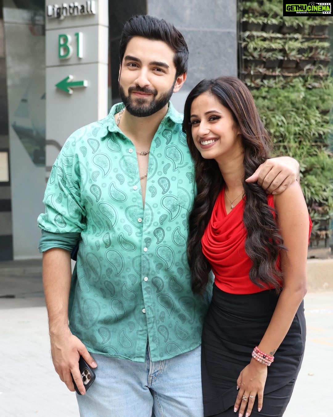 Rohit Suchanti Instagram - Happy birthday M&M , have a great year ahead !! Aesehi pagal rehna , Aur Humesha hasti rehna ❤️❤️ Itnaaaa maarungaaaa naaa 🤛🏻😂 @maeramishra
