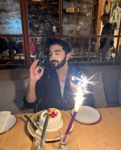 Rohit Suchanti Instagram - 27 years old hmmm😅❤️ Thank you everyone for making this birthday special ❤️ Love you all!!!!