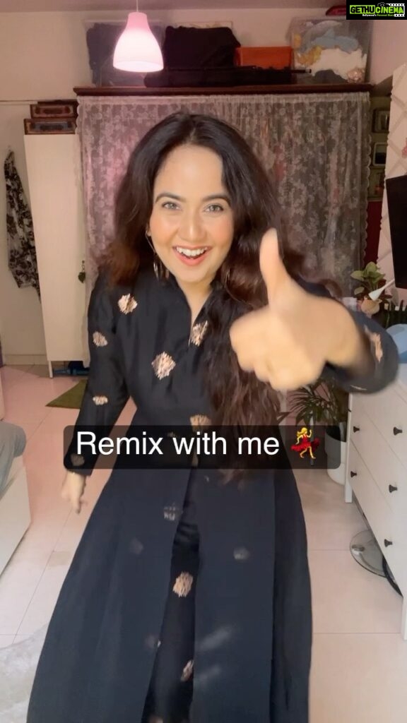 Roopal Tyagi Instagram - Will share your remixes on my story 😍 Go ahead start remixing 💃😎🤩 don’t forget to mention me in your story or I won’t get notified! 😬 #remixonreels #dancereels #golmaal