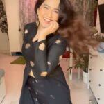 Roopal Tyagi Instagram - 🛍️ Kurta set - @april21closet 🥰 #kurtaset #pants #kurta #thriftindia #foilprinted #rosegold