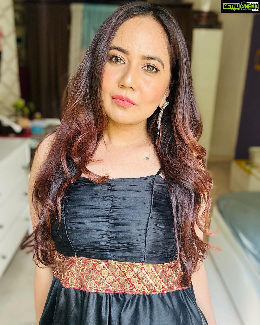 Roopal Tyagi Instagram - Morning #instafam ! Have a blessed day ☀️ ✨ 💖 Mumbai, Maharashtra