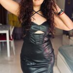 Roopal Tyagi Instagram - 90’s baby! #churakedilmera #90ssongs #trendingreels