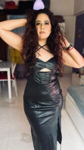 Roopal Tyagi Instagram - 90’s baby! 
#churakedilmera #90ssongs #trendingreels