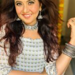Roopal Tyagi Instagram - Kabhi kabhi.. ek look..ek text.. ek smile hi kaafi hoti hai 🥰❤️ #pov #bannokisaheli #shaadisaga #ekchotisishuruwaat #ekchotisilovestory