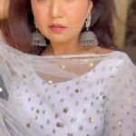 Roopal Tyagi Instagram - White or red? 🤍❤️ I pick white.. Indian any day! 🥰🤍 #people #yashrajmukhate #ootd #indianwear #westernwear