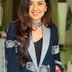 Roopal Tyagi Instagram - #grwm indo-western style! Little black dress with a blazer and indian jewellery 🥰 💙 🖤 #indowestern #lbd #blazer #fusion #bohostyle #bohochic