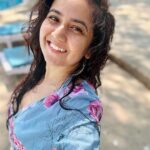 Roopal Tyagi Instagram - ☀️ 🏊‍♀️ 😃 💙 🥭 #photodump