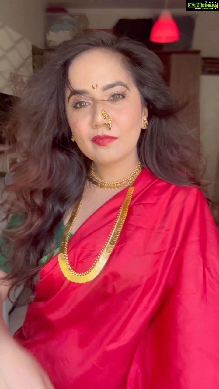 Roopal Tyagi Instagram - गुढीपाडवा व नववर्षाच्या हार्दिक शुभेच्छा...! 🙏🏼 My Gudi Padwa outfit forever 🥰 may this year bring prosperity to all! #gudipadwa #bestwishes #ved