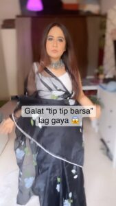 Roopal Tyagi Instagram - What just happened 😱😹 #funnyreels #tiptipbarsapaani #unexpected #lmao