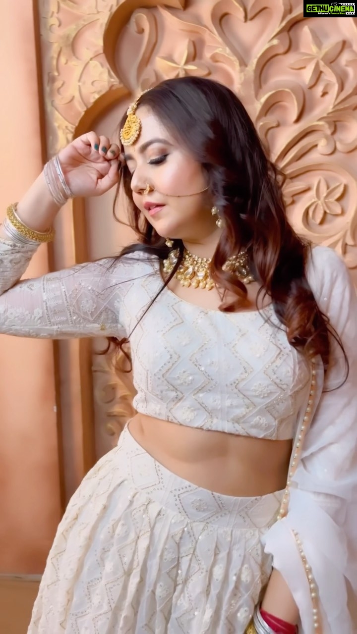 Roopal Tyagi Instagram - Do you guys like this look? 🤍🥰 Thanks Anurag for shooting this so beautifully for me ❤️🤍 Studio Session by: @photowalksmumbai Photographer: @travel_wid_anurag Model: @roopaltyagi06 Makeup: @makeovers_by_pallavii Hair: @beauty_makeup_artist_mahin28 Concept and Styling: @mitaliii & @nainakhiara_