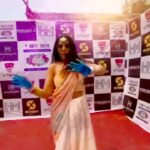 Roopal Tyagi Instagram - This is making my head spin 😂 💜💚🧡💙❤️💛#360video #holiinvasion #happyholi