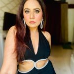 Roopal Tyagi Instagram – All things glittery and sparkly ✨ 🫶🏼 

#myownsunshine #shinebrightlikeadiamond