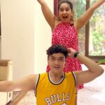 Roopal Tyagi Instagram - Sugar free instant ice cream + Gossip ! #ParasKeNuskhe #cooking #recipe #fun #mumbai Mumbai, Maharashtra