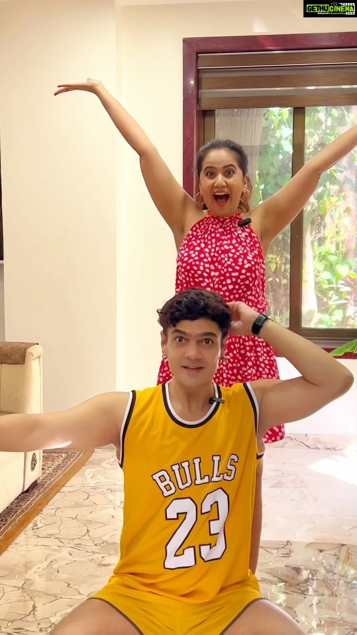 Roopal Tyagi Instagram - Sugar free instant ice cream + Gossip ! #ParasKeNuskhe #cooking #recipe #fun #mumbai Mumbai, Maharashtra