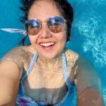 Roopal Tyagi Instagram - ☀️ 🏊‍♀️ 😃 💙 🥭 #photodump