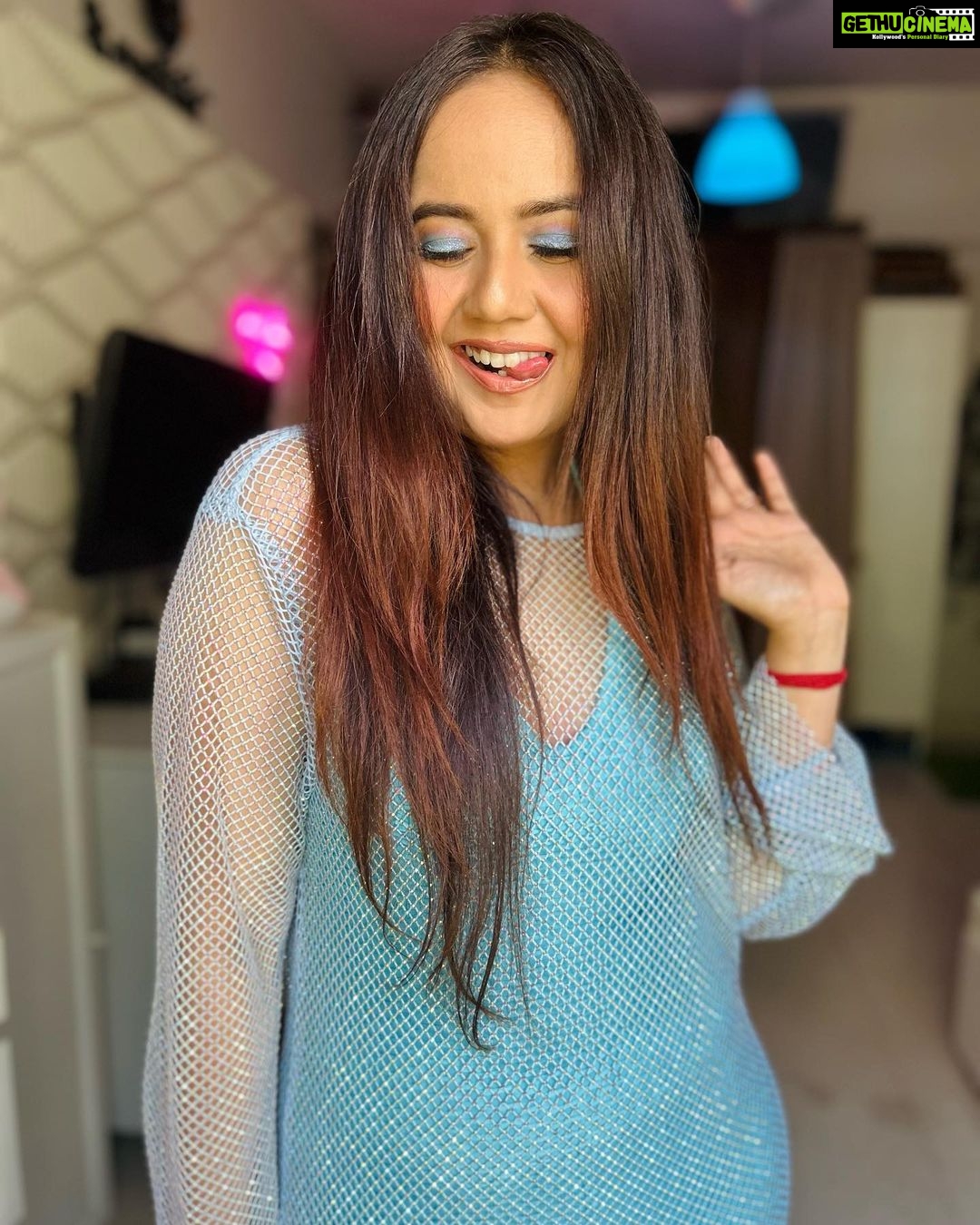 Roopal Tyagi Instagram - Pretty dresses are all right, lovely pictures are all right, Being happy on social media is all right… But remember.. these are only a part of someone’s life. There are a lot of things that humans go through.. every single one of us. No one has that perfect life! NO ONE. I personally don’t like sharing negativity on my social media.. which is why I stick to the good stuff mostly, but that doesn’t mean my life is perfect! 💎 Just a reminder for all you lovely souls out there 🥰 #dontcompare #socialmediaisapartoflife #gyaanoftheday #ootd #meshdress #shinyoutfit