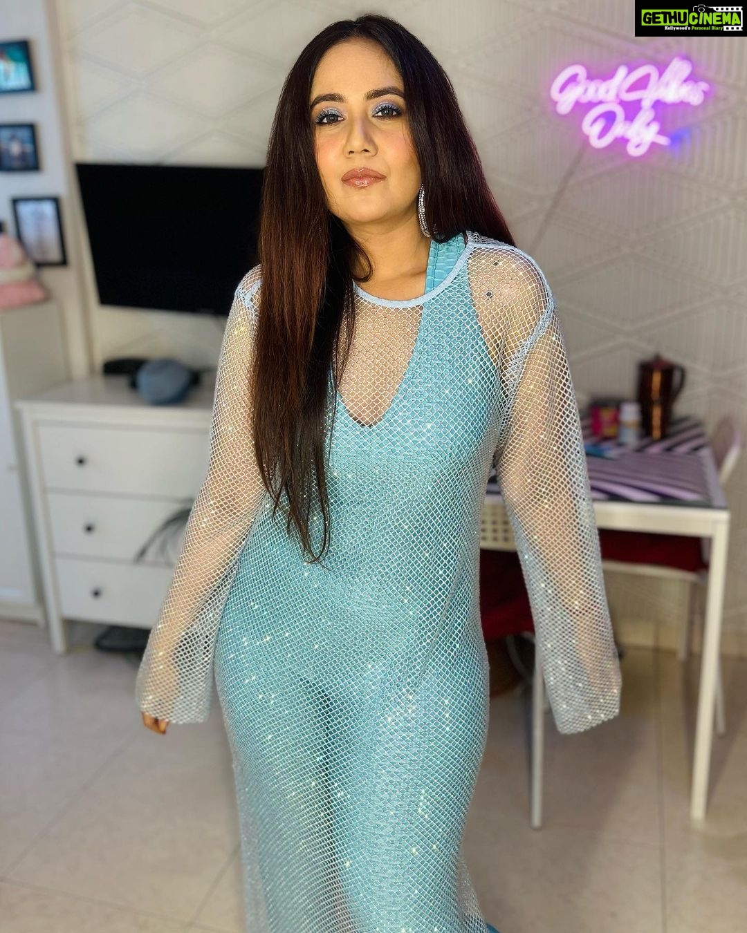 Roopal Tyagi Instagram - Pretty dresses are all right, lovely pictures are all right, Being happy on social media is all right… But remember.. these are only a part of someone’s life. There are a lot of things that humans go through.. every single one of us. No one has that perfect life! NO ONE. I personally don’t like sharing negativity on my social media.. which is why I stick to the good stuff mostly, but that doesn’t mean my life is perfect! 💎 Just a reminder for all you lovely souls out there 🥰 #dontcompare #socialmediaisapartoflife #gyaanoftheday #ootd #meshdress #shinyoutfit