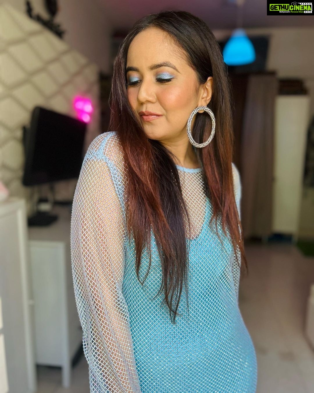 Roopal Tyagi Instagram - Pretty dresses are all right, lovely pictures are all right, Being happy on social media is all right… But remember.. these are only a part of someone’s life. There are a lot of things that humans go through.. every single one of us. No one has that perfect life! NO ONE. I personally don’t like sharing negativity on my social media.. which is why I stick to the good stuff mostly, but that doesn’t mean my life is perfect! 💎 Just a reminder for all you lovely souls out there 🥰 #dontcompare #socialmediaisapartoflife #gyaanoftheday #ootd #meshdress #shinyoutfit