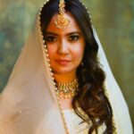 Roopal Tyagi Instagram – Kal aur aaj 🕰️ 

📸 @iam_asoul 

#retrovibes #kalaajkal #oldfilter #indianoutfit