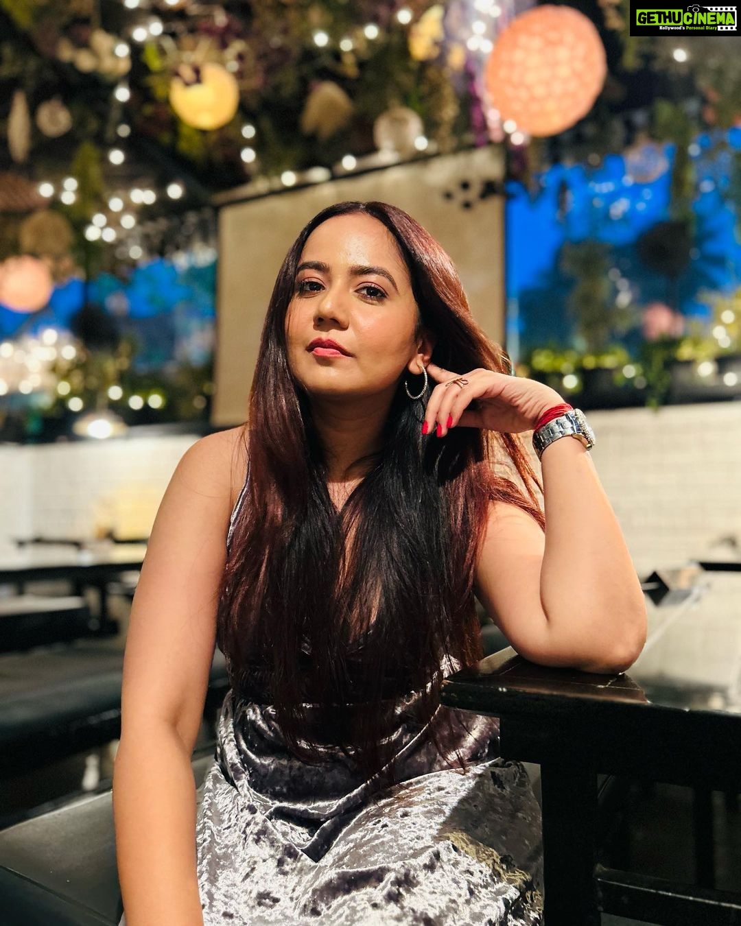 Roopal Tyagi Instagram - Random clicks 💗 #photodump