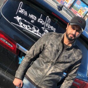 Roshan Prince Instagram - I support #Farmers
Zameen Nahi Hai, Par Zameer Hai.
Manneya mai kisan da Puttar nahi.. Par sari Umar Roti ehna de khetan di hi khadi hai..!!
#WinnipegRally wich hissa lain ton baad di tasveer. #farmerprotest #farmersprotest