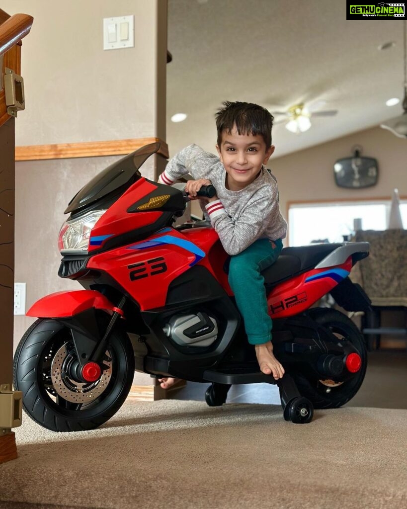 Roshan Prince Instagram - Gaurik’s New Bike @gaurikkaplish ❤️