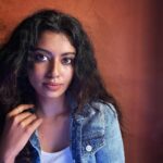 Roshini Haripriyan Instagram - Emerald 💠 Shot by @navin.appu Styled by @paviiiee_08 Outfit @soul__spectrum MUA @kabooki_mua Hairstylist @teamkabooki_mua #roshniharipriyan