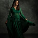 Roshini Haripriyan Instagram - Emerald 💠 Shot by @navin.appu Styled by @paviiiee_08 Outfit @soul__spectrum MUA @kabooki_mua Hairstylist @teamkabooki_mua #roshniharipriyan