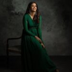 Roshini Haripriyan Instagram - இனிய தீபாவளி வாழ்த்துக்கள் 🪔 Wish you all success, prosperity and good health ♥️♥️ Recent favourite work for @zeethiraitamil Photography @nirmalvedhachalam MUAH @vijiknr Styled by @dipti11_official Coordinated by @abhinayaderick #roshniharipriyan #zeethirai #diwali2022
