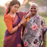 Roshini Haripriyan Instagram - That priceless smile🥹🫰🏽 such a cute paati she is ♥️ Shot by @haran_official_ Styled by @indu_ig Mua @deepz_beautyjourney Saree & blouse @ruffle_trends #roshniharipriyan #grateful