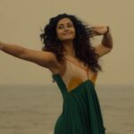 Roshini Haripriyan Instagram - Paarthaanaa? Paakkaliyaa? #NextEnnaNadakkum Find out pannikkonga. Nee Mattum, the freshest Think Indie single by @madrashe is now out on @thinkmusicofficial This is a song that has been made with a whole lot of love.. can’t wait for you guys to experience it in HD. @madrashe @alvinpresley @nehasamuel @leelavathi_kumar @subikanifabint @rachelstylesmith @prisrsshimray @aravind_b_anand @director_in_the_making @artistsabary @varshacasts @merwin_santhosh @vivekthomasproductions @aswin_george_john @maniyaa_____ @brandrona_ideahub @varshacasts @thinkmusicofficial Chennai, India