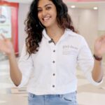 Roshini Haripriyan Instagram - The best time to purchase electronics is here cause Reliance Digital’s #DigitalIndiaSale is here! Upgrade to the latest electronics at the best prices & get amazing offers only at @reliance_digital Visit your nearest Reliance Digital store, shop and get up to 20,000* Instant Discount on all Credit and Debit cards. You can shop online too on www.reliancedigital.in and get less than 3 hours Insta Delivery. #ItsABigDeal *T&C Apply